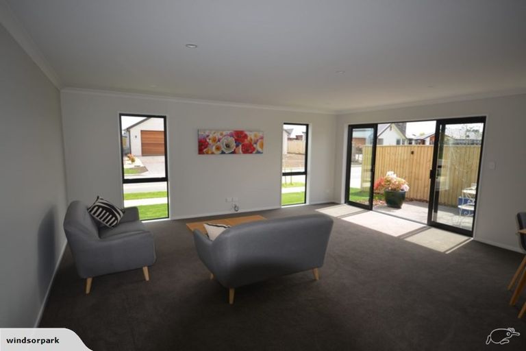 Photo of property in 7 Pembrook Close, Rangiora, 7400