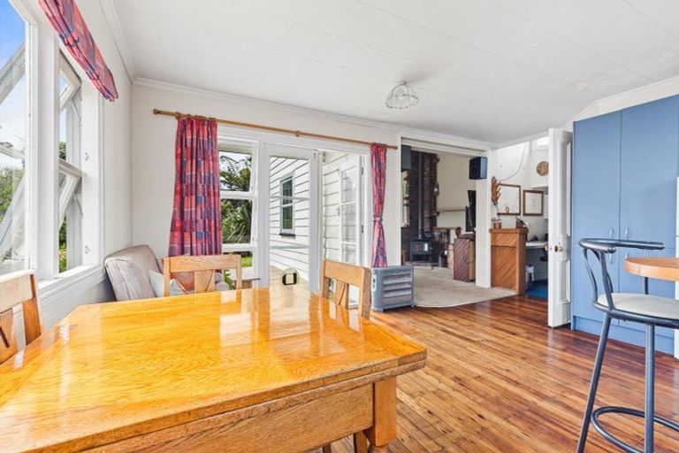Photo of property in 10 North Street, Mokau, 4376