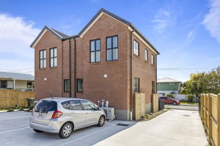 Photo of property in 2/9 Marlene Avenue, Te Atatu South, Auckland, 0610