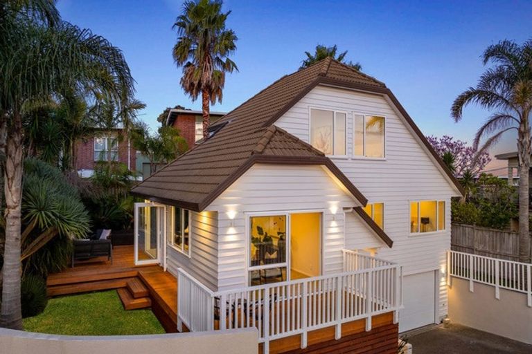 Photo of property in 2/3a Richards Avenue, Forrest Hill, Auckland, 0620