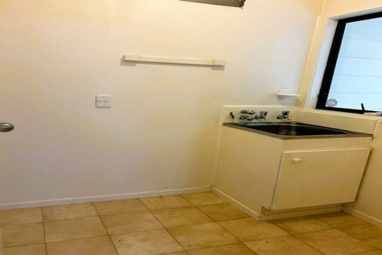 Photo of property in 69 Santiago Crescent, Unsworth Heights, Auckland, 0632