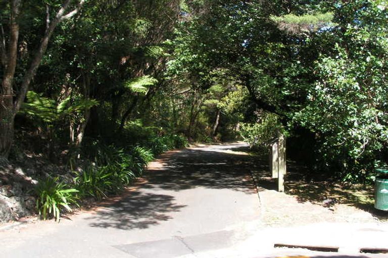 Photo of property in 24 Valley Road, Northcote, Auckland, 0626