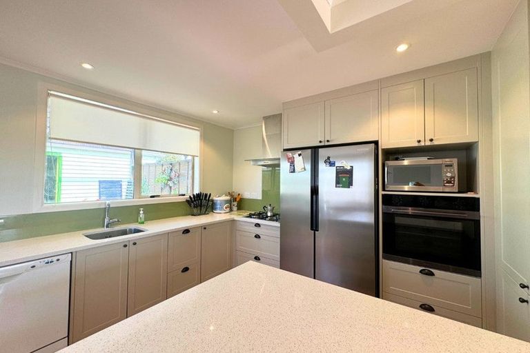 Photo of property in 185 Waimumu Road, Massey, Auckland, 0614