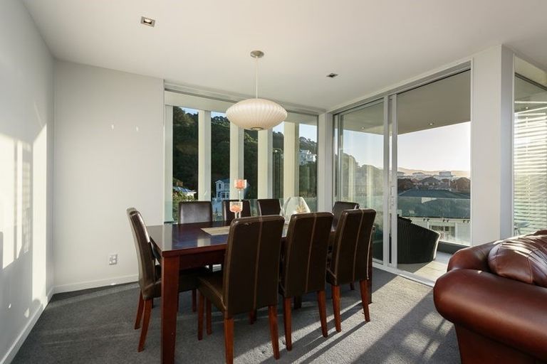 Photo of property in 2a/22 Telford Terrace, Oriental Bay, Wellington, 6011
