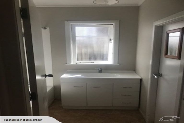 Photo of property in 10a Gibbs Road, Manurewa, Auckland, 2102