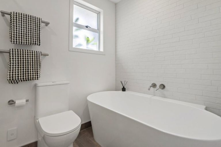 Photo of property in 38 Lancaster Road, Beach Haven, Auckland, 0626