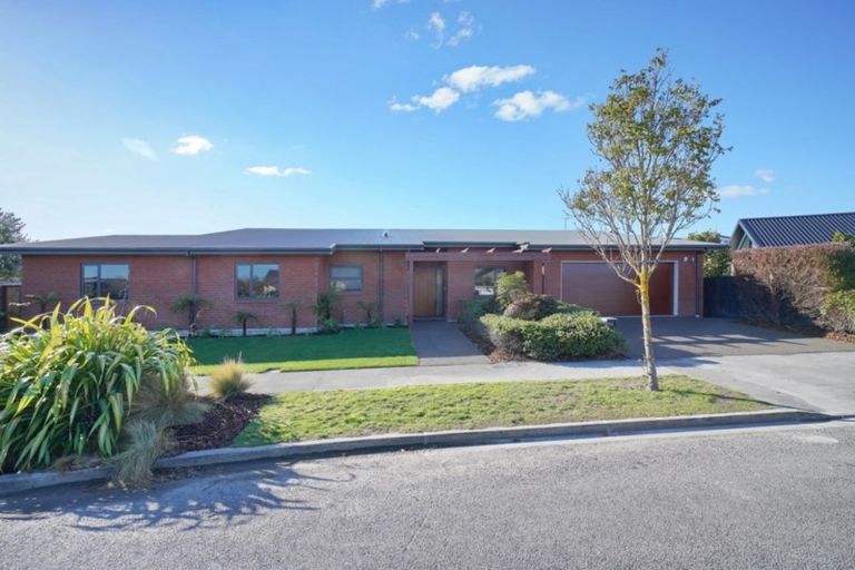 Photo of property in 46 Foresters Crescent, Parklands, Christchurch, 8083