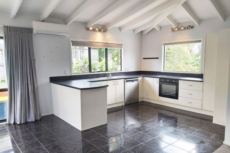 Photo of property in 41 Hewlett Road, Massey, Auckland, 0614