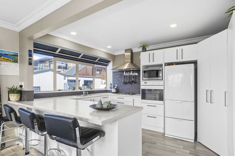 Photo of property in 110a Oceanview Road, Mount Maunganui, 3116