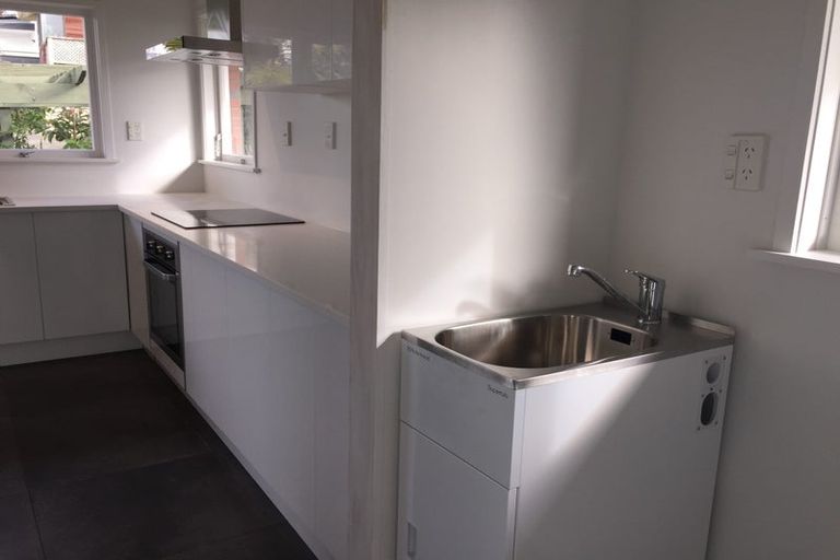 Photo of property in 3/6 East Coast Road, Milford, Auckland, 0620
