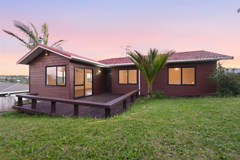 Photo of property in 1/3 Valecrest Place, Bayview, Auckland, 0629