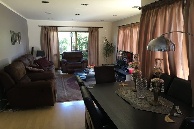 Photo of property in 2/9 Northall Road, New Lynn, Auckland, 0600
