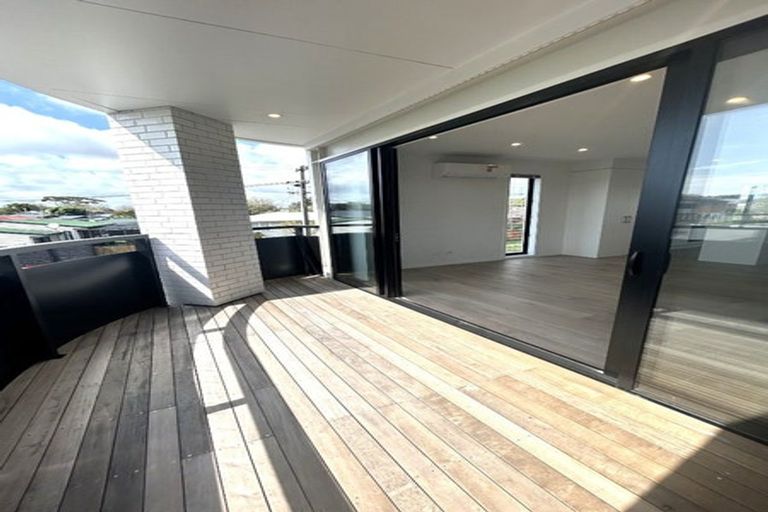 Photo of property in 15 Tiraumea Drive, Pakuranga, Auckland, 2010