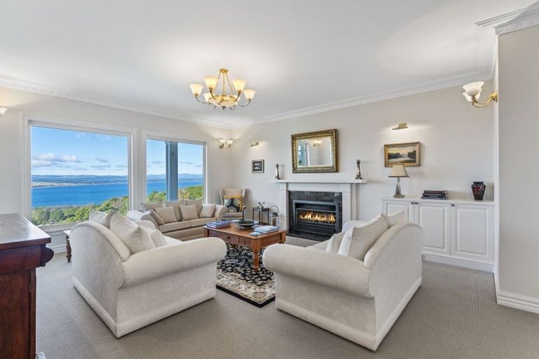 Photo of property in 423 Gillespie Place, Acacia Bay, Taupo, 3385