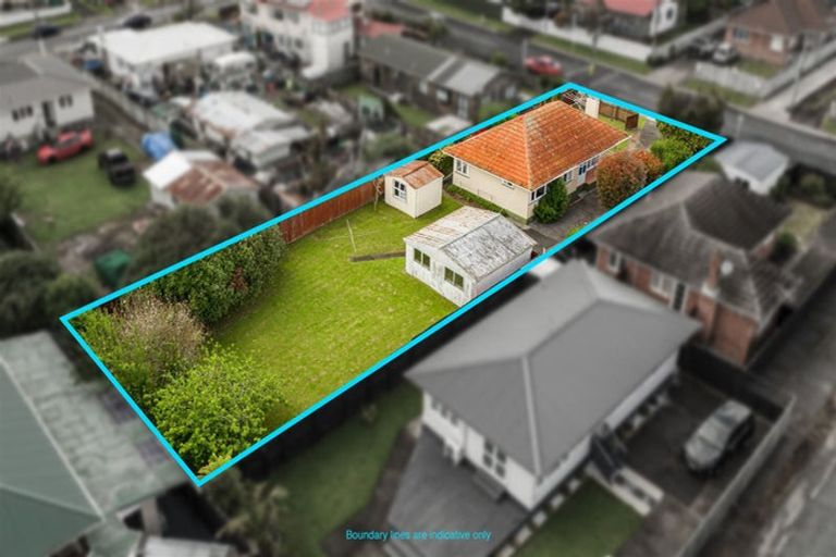 Photo of property in 40 Edwards Avenue, Henderson, Auckland, 0610