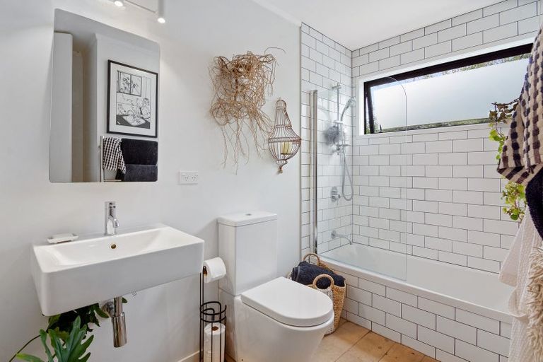 Photo of property in 2 Laly Haddon Place, Matakana, 0985