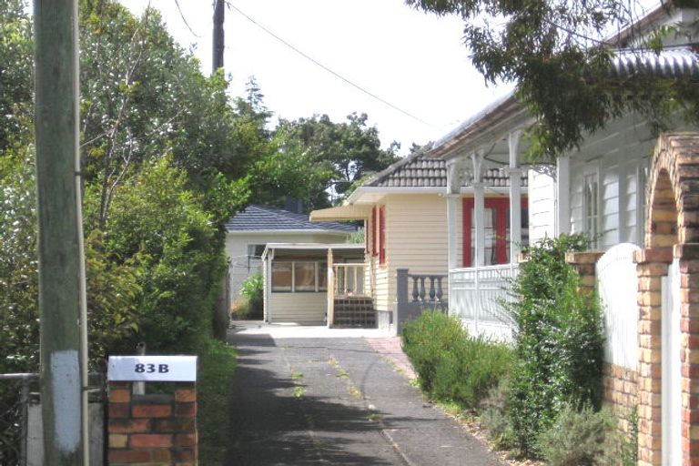 Photo of property in 2/83 Lancaster Road, Beach Haven, Auckland, 0626