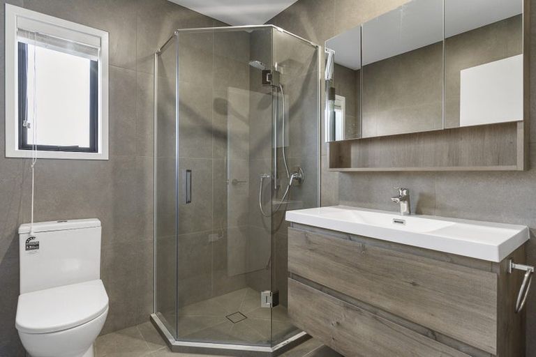 Photo of property in 2 Stokes Avenue, Te Atatu Peninsula, Auckland, 0610