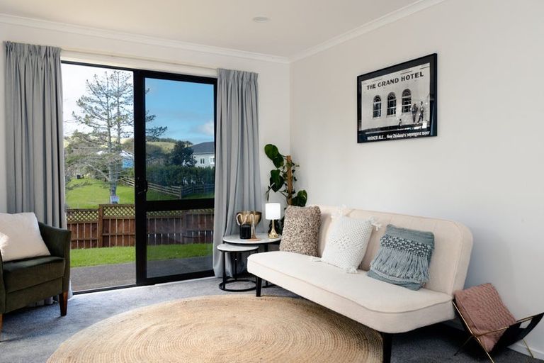 Photo of property in 30 Cabeleigh Drive, Helensville, 0800