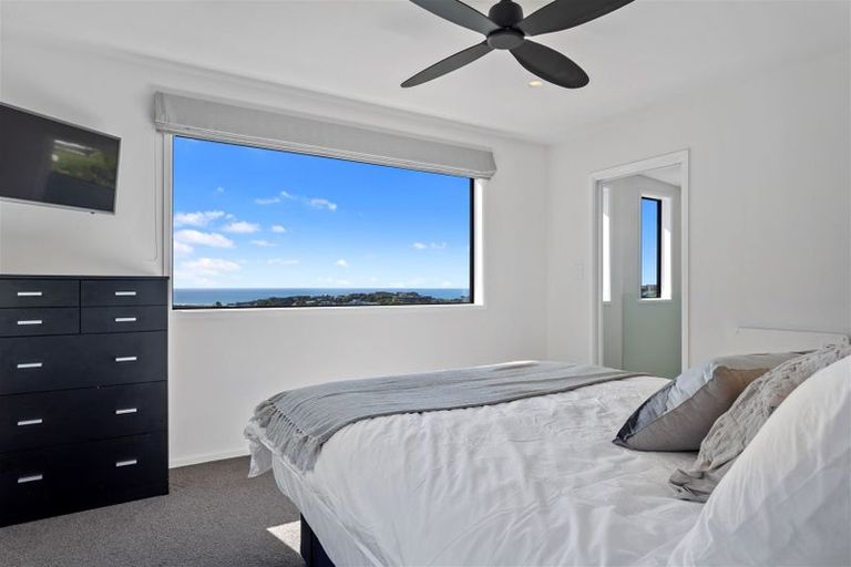 Photo of property in 17 Drayton Drive, Mount Pleasant, Christchurch, 8081
