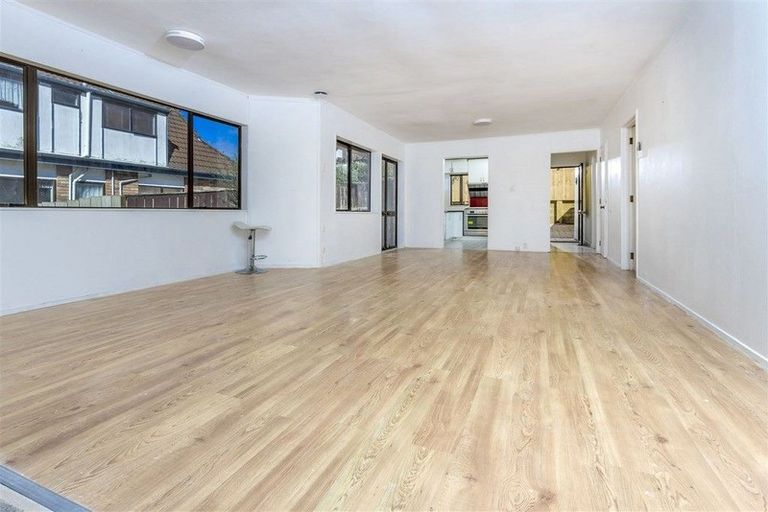 Photo of property in 5/11 Hall Road, Glenfield, Auckland, 0629