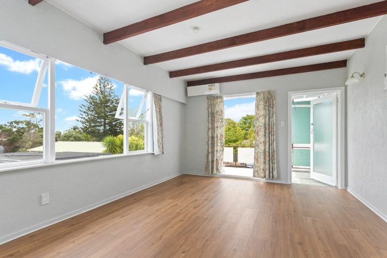 Photo of property in 1/3177 Great North Road, New Lynn, Auckland, 0600