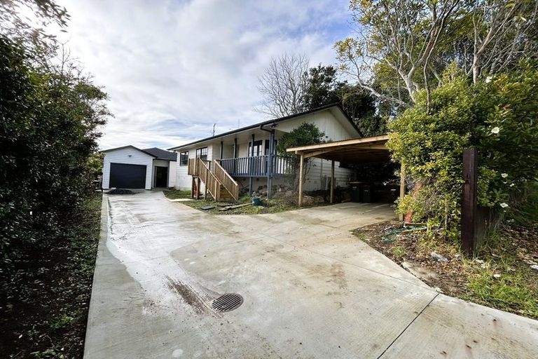 Photo of property in 69 Santiago Crescent, Unsworth Heights, Auckland, 0632