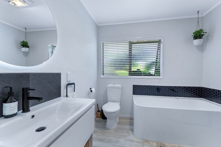 Photo of property in 1 Mohua Street, Waikanae, 5036