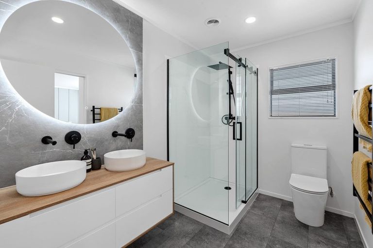 Photo of property in 122a Lynwood Road, New Lynn, Auckland, 0600