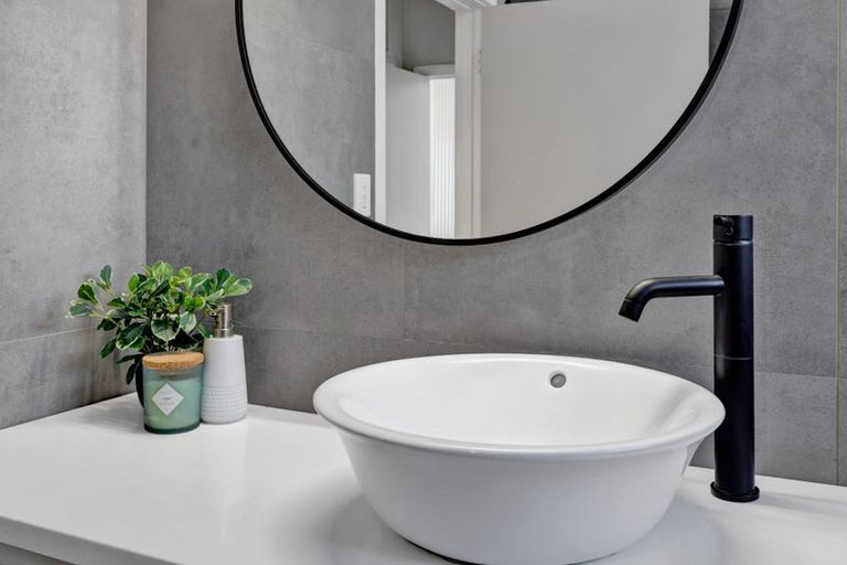 Photo of property in 110 Manawapou Road, Hawera, 4610