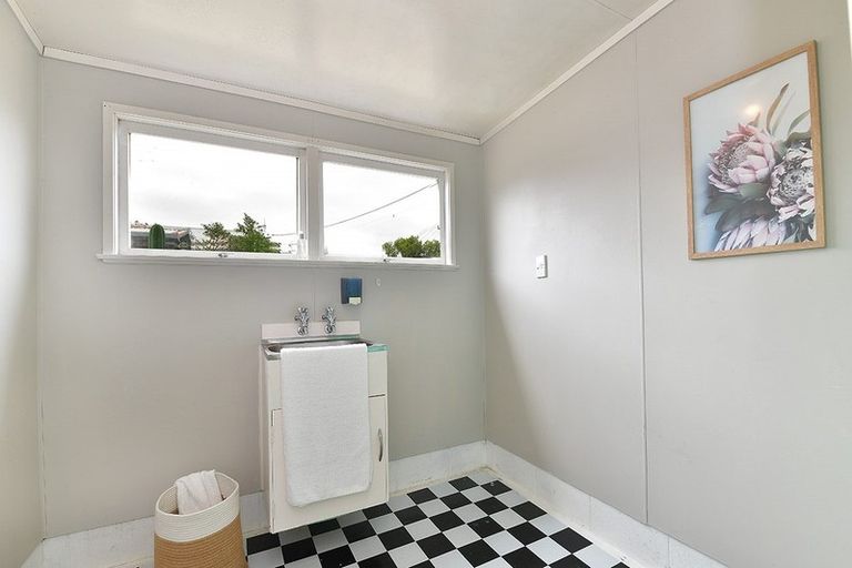 Photo of property in 21 Railway Street, Helensville, 0800