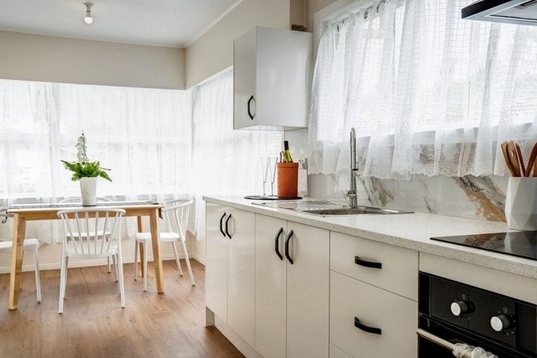 Photo of property in 21 Idlewild Avenue, Mangere, Auckland, 2022