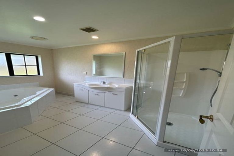 Photo of property in 16 Woodgate Court, Fitzherbert, Palmerston North, 4410