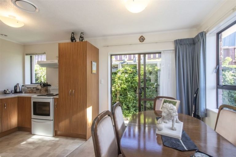 Photo of property in 4f2 Stewart Drive, Newlands, Wellington, 6037