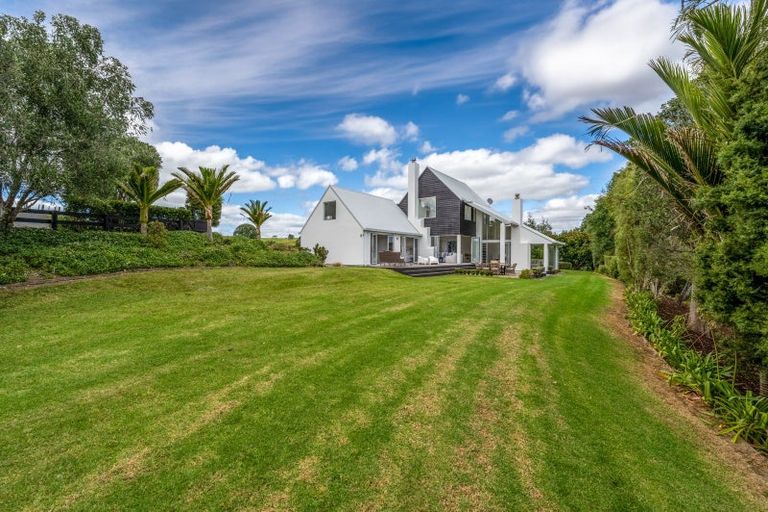 Photo of property in 122 Brownhill Road, Whitford, Manurewa, 2576