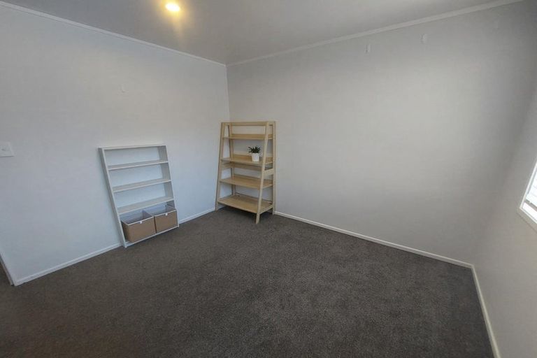 Photo of property in 14 Barnfield Place, Glendene, Auckland, 0602