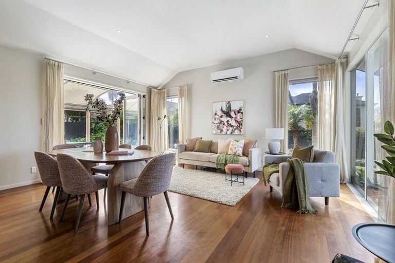 Photo of property in 19 English Oak Drive, Schnapper Rock, Auckland, 0632