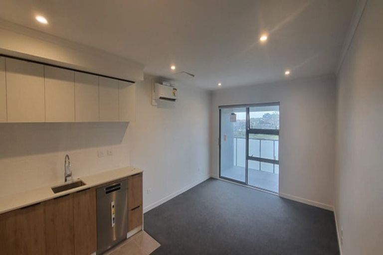 Photo of property in 202/26 Shortfin Place, Flat Bush, Auckland, 2019