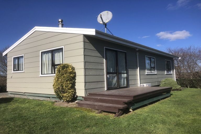 Photo of property in 16 Holt Place, Waipukurau, 4200