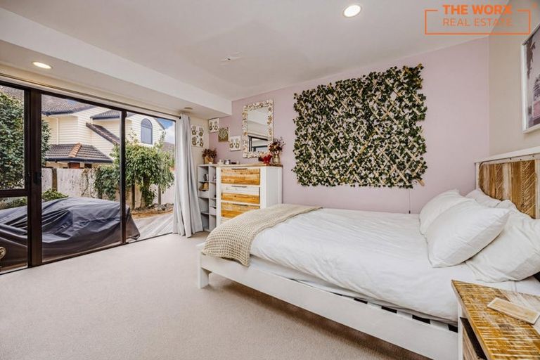 Photo of property in 22 Gillard Place, Eastern Beach, Auckland, 2012