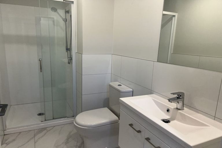 Photo of property in 43c Oreil Avenue, West Harbour, Auckland, 0618