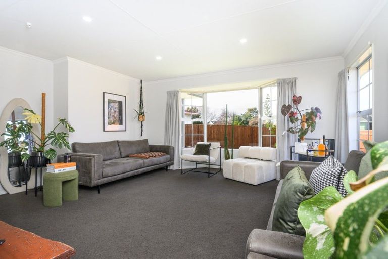 Photo of property in 35 Hillcrest Drive, Kelvin Grove, Palmerston North, 4414