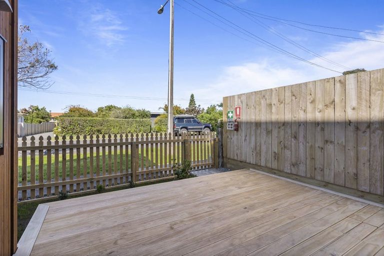 Photo of property in 24a Tamaki Bay Drive, Pakuranga, Auckland, 2010