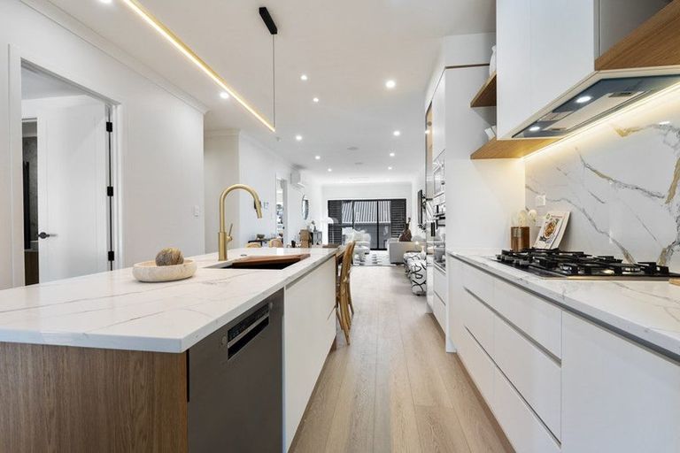 Photo of property in 69d Chivalry Road, Glenfield, Auckland, 0629