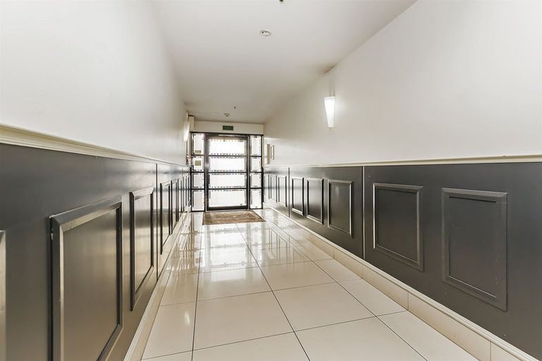 Photo of property in Courtenay Apartments, 408/120u Courtenay Place, Te Aro, Wellington, 6011
