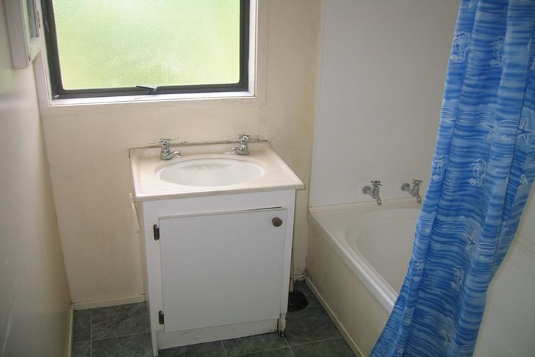 Photo of property in 21 Wattle Street, New Lynn, Auckland, 0600