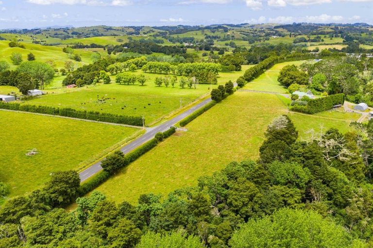Photo of property in 326 Tauraroa Road, Maungakaramea, Whangarei, 0178