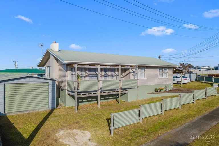 Photo of property in 4 Glenn Street, Castlecliff, Whanganui, 4501