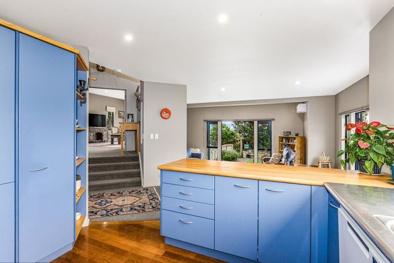 Photo of property in 11 Glengavel Grove, Papakowhai, Porirua, 5024