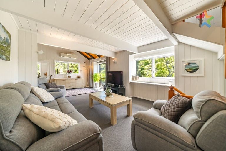 Photo of property in 31 Pekanga Road, Normandale, Lower Hutt, 5010